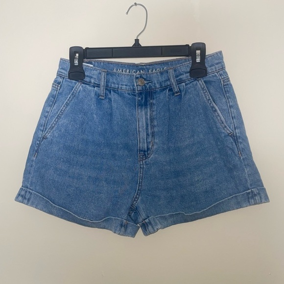 American Eagle Outfitters Pants - American Eagle High Rise Mom Shorts Size 4